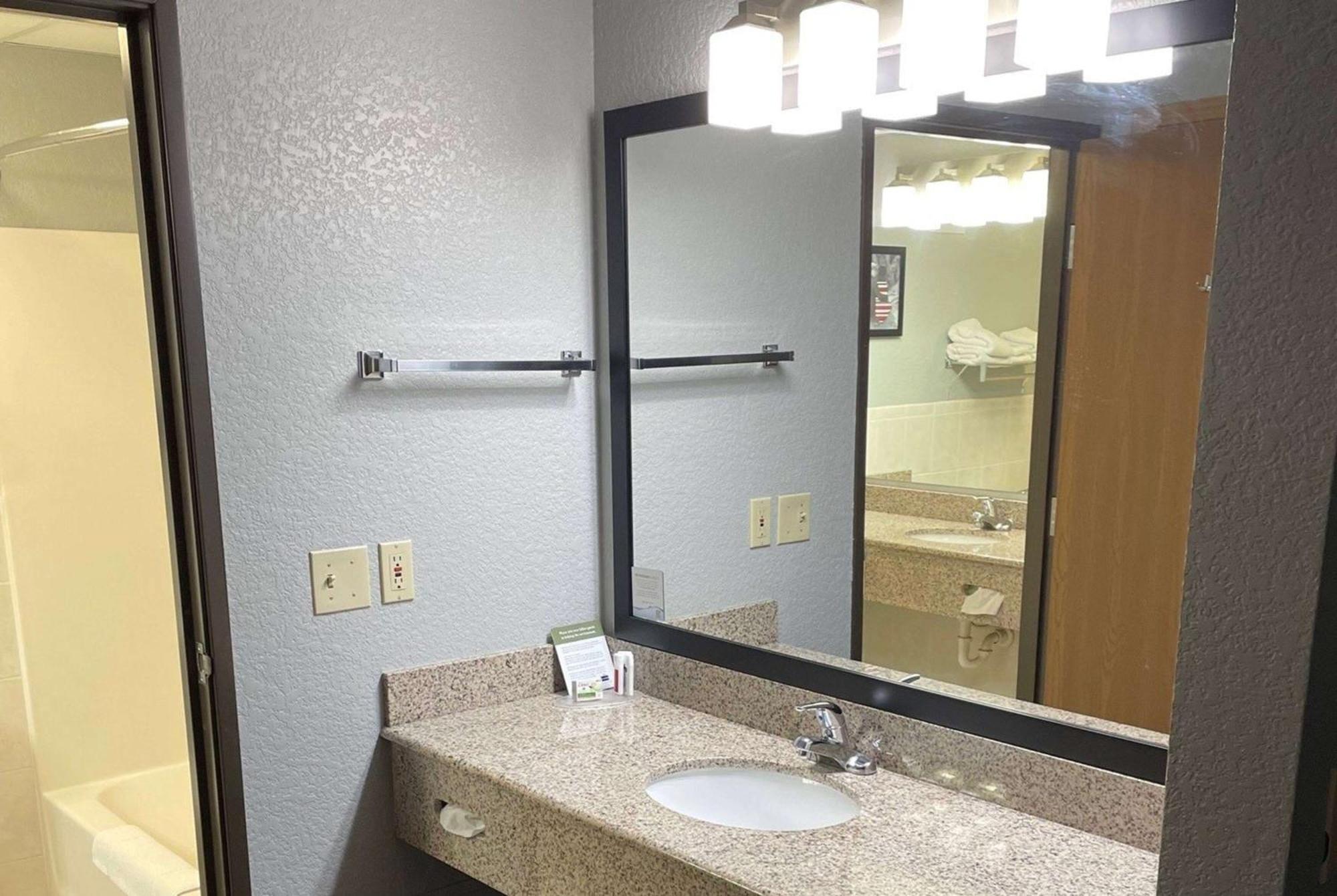 Americinn By Wyndham Ankeny/Des Moines Bagian luar foto